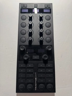 Native Instruments TRAKTOR X1 MK3 Portable DJ Controller Built-in effects - Image 1 of 3