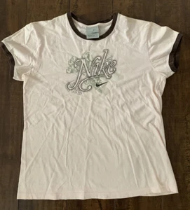Nike Women’s Athletic Cut T-Shirt Size Medium - Picture 1 of 4