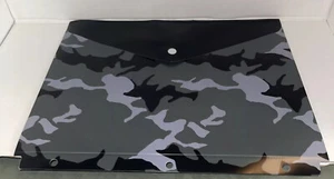 Pep Rally von Staples. Ordnertasche. Schwarz & Grau Camouflage mit Verschluss 11,6x9,4 - Bild 1 von 8