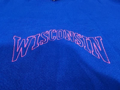 Suéter Vintage Nutmeg Mills Wisconsin Bordado Azul Talla L Foto 1 de 4