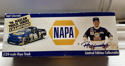Camión de carreras Ron Hornaday Jr. #16 NAPA Gold edición limitada escala 1:24 de acción Foto 1 de 2