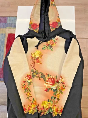 RARO - SUPREME X JEAN PAUL GAULTIER Sudadera con Capucha Floral Negra - Talla Grande Foto 1 de 4