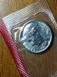 1990 D Roosevelt Dime - Uncirculated - Mint Cello - Picture 1 of 2