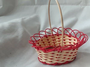 4 set Tiny Wicker Basket Cute Mini Vintage Dollhouse Handmade Décor Cake Flowers - Picture 1 of 10