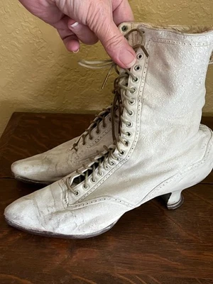 Vintage Victorian Women's White Leather High Top Lace Up High Heel Shoes - Image 1 of 4