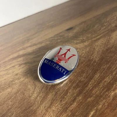 2014-2021 MASERATI GHIBLI M157 PARACHOQUES DELANTERO EMBLEMA INSIGNIA LOGOTIPO 670003762 OEM Foto 1 de 2