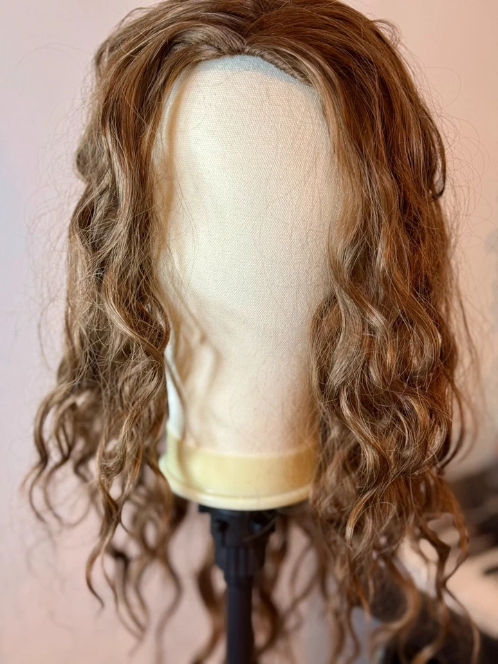 Topper de pelo largo ondulado medio marrón miel reflejos - aspecto natural Foto 1 de 4