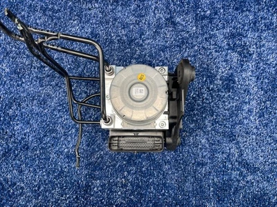 17–18 Audi A4 ABS Anti-Lock Brake Pump w/ Control Module OEM - Image 1 of 4
