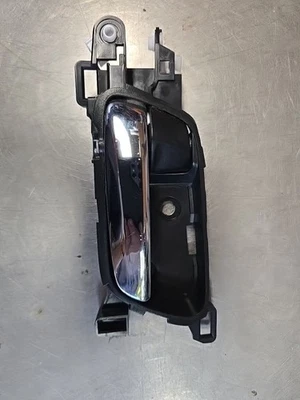 Manija de puerta interior delantera izquierda Honda Accord 2013-2017 OEM Foto 1 de 4