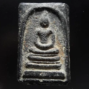Raro amuleto Wat Rakang Somdej Toh Promarangsi nero polvere sacra stampo base Sam - Foto 1 di 16