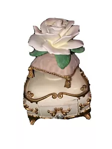 Avon Eternal Rose auf Kissen Spieluhr mit offener Schublade NEUWERTIG - Bild 1 von 9