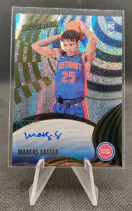 2023-24 Panini Revolution #RA-MSP Marcus Sasser Auto Rookie RC Pistons Card - Bild 1 von 2