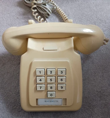 Vintage 1980's Collectable Phone / Telephone  Push Button Landline - Cream 8756 - Image 1 of 4