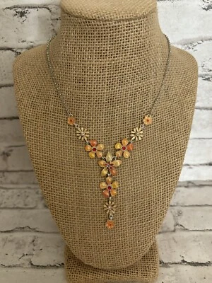 雅芳 NA 黄色/橙色花朵吊坠项链 16 英寸 — 第 1/3 张图片