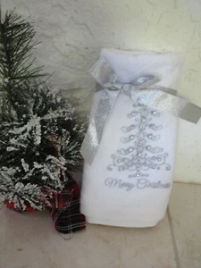 Juego de 2 toallas de mano de baño bordadas árbol de Navidad Navidad Winter Dreams - Imagen 1 de 5