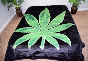 ☀️ Queen Luxury Mink Faux Fur Blanket Super Plush CANNABIS MARIJUANA POT LEAF - Picture 1 of 3