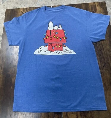 Camiseta masculina de Natal Peanuts azul royal urze Snoopy casa de cachorro - Imagem 1 de 4