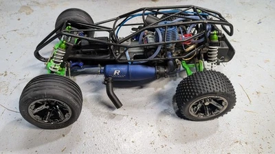 TRAXXAS NITRO RUSTLER MODIFICADO Foto 1 de 4