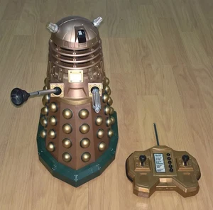 Vintage Doctor Who 12" RC Dalek 40MHz BBC 2004 sprechendes ferngesteuertes Spielzeug - Bild 1 von 14
