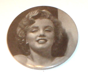 Vintage 1960's Marilyn Monroe Black & White Pin-Up Pin / Pinback Button - Picture 1 of 2