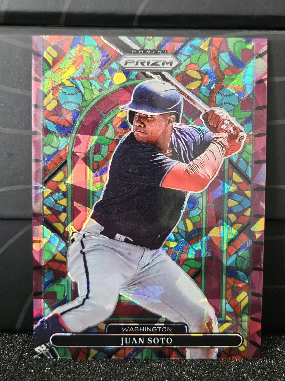 2022 Panini Prizm Stained Glass Juan Soto Burgundy Cracked Ice /25 Nats Yankees