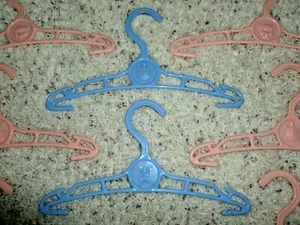 Collector's Antique Baby Hangers 8 Pink & Blue From 1950's w Misc. Animals USA - Bild 1 von 7