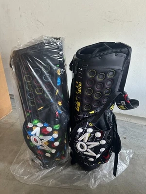 Nuevo Scotty Cameron 2024 Midnight Gambler y 2025 Agave Man Pathfinder Bolsa de pie Foto 1 de 4
