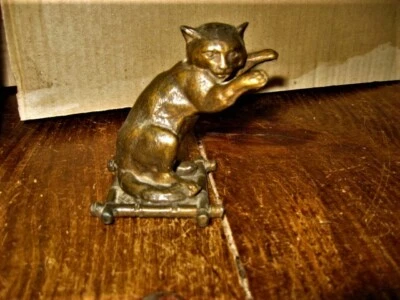 chat debout en régule - élément décor de pendule ancienne BE - Photo 1/4