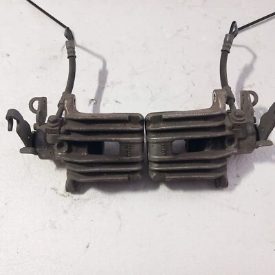 COPPIA PINZE FRENI POSTERIORI SKODA KAMIQ 2019-2022 cod. 9146C138 / 9147C138 - Immagine 1 di 4