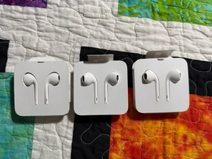 Apple Earpods - iPhone 14 13 12 Lightning Cable OEM Earbud Headphones Wired 3x - Picture 1 of 2