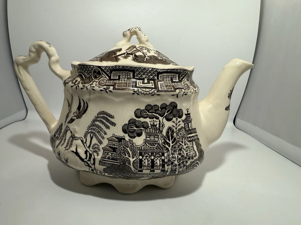 Preciosa tetera de sauce marrón difícil de encontrar Foto 1 de 4