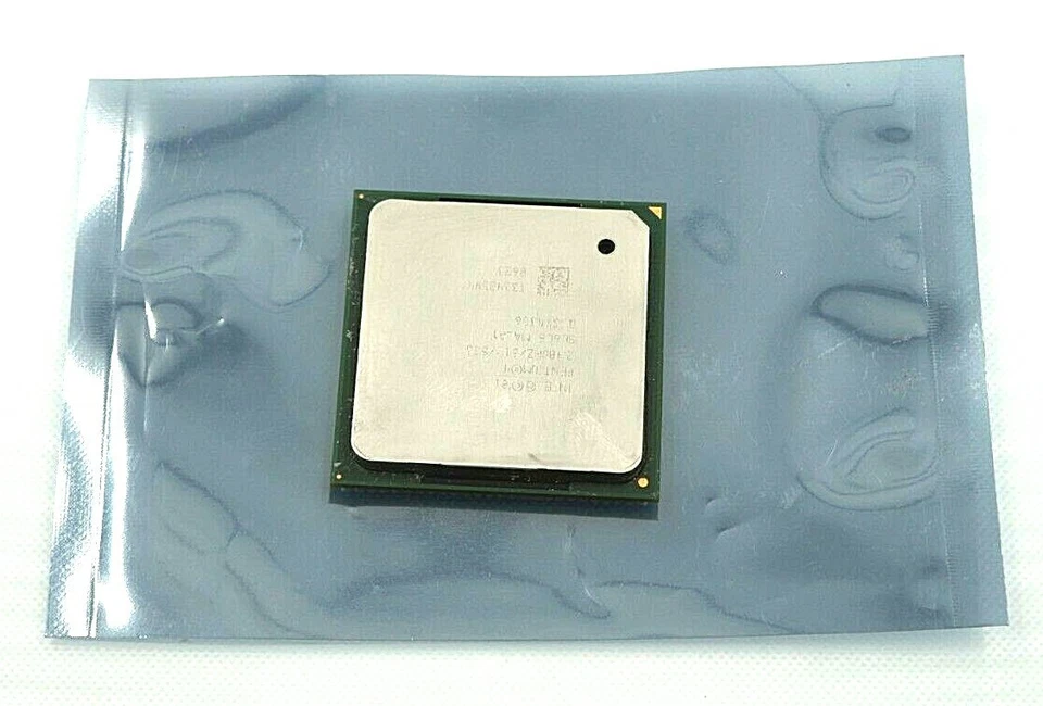 Intel Core 2 Quad Q8300 2.5GHz / 4MB Cache / 1333FSB  SLGUR - Image 1 of 4