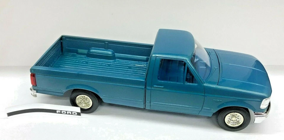 AMT Ertl 8920 1/24 Scale 1992 Ford F-150 XLT Bimini Blue Plastic Promo - Image 1 of 1