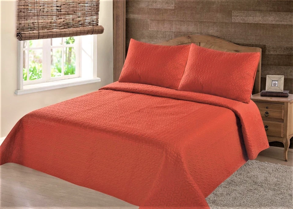 Juego de colcha con fundas NENA 2/3 piezas para vestir ropa de cama punteada con fundas NENA Foto 1 de 1