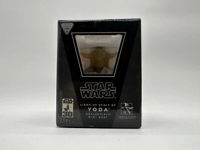New Sealed Star Wars Gentle Giant 2007 Light-Up Yoda Mini Bust - Image 1 of 4
