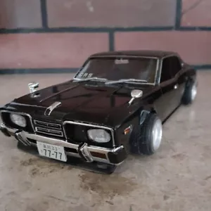 Aoshima 1/24 Nissan Gloria 330 Wide Fender Style & Fixed Suspension Model Kit - Picture 1 of 5