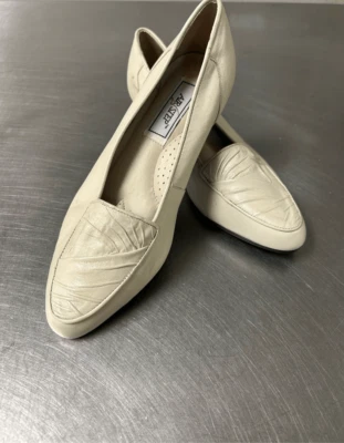 Mocasines de cuero con tacón de cuña acolchados Air Step vintage para mujer. Talla blanca/crema Foto 1 de 4
