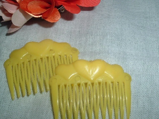 PAIR LITTLE GIRLS LEMON YELLOW HEARTS LUCITE SLIDE HAIR COMBS 2" - Image 1 of 2