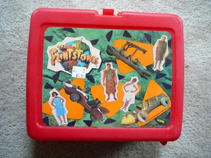 THE FLINTSTONES MOVIE LUNCHBOX & BOTTLE VINTAGE PLASTICA ROSSA - THERMOS - NUOVO - Foto 1 di 8