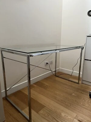 Scrivania in acciaio cromato e vetro temperato - Immagine 1 di 4