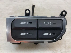 Jeep JT Gladiator OEM Center Dash AUX Switch Panel 2020-2023 060063 - Picture 1 of 9