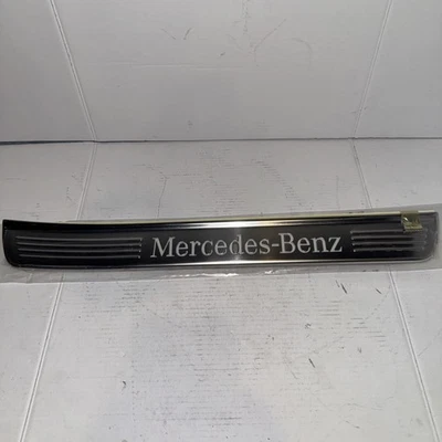 Painel de degrau traseiro direito de porta LED 2014-2020 Mercedes-Benz W222 S600 S550 fabricante de equipamento original #294 - Imagem 1 de 4