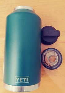 YETI Rambler 64 oz bottiglia d'acqua con tappo Chug nero scuro verde forrest - Foto 1 di 6