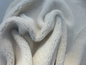 Piel de oveja piel de oveja piel de oveja blanco roto grueso pelo rizado con Dk. Espalda de gamuza tostada - Imagen 1 de 5