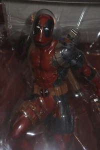 Figurine / Figure AVENGERS DEADPOOL GALLERY MARVEL - Imagen 1 de 12