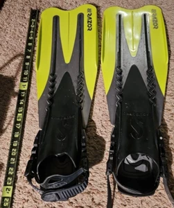 Green, Black & Gray SCUBA Pro Razor Diving Fins Flippers Size S-M Made In Italy - Picture 1 of 6