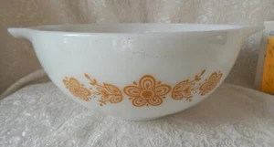 Vintage PYREX 2-1/2 QT #443 Mixing Bowl - Butterfly Gold - EUC - Picture 1 of 2