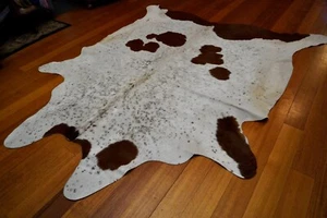 A Big Soft HIde with a Gentle Spotting - A Premium Hand Selected Cowhide Rug - Picture 1 of 9