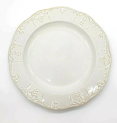 Juego de 2 platos de cena Gibson Elite blanco en relieve pergaminos bronceados Foto 1 de 4