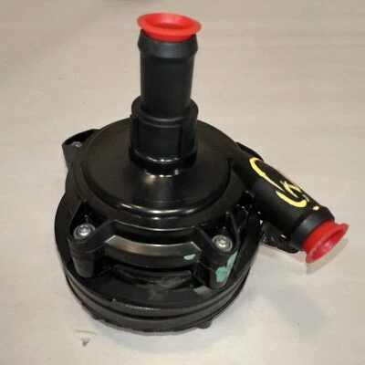 2011 - 2015 Chevrolet Volt  Electric Coolant Pump 13579713 Oem - Image 1 of 4
